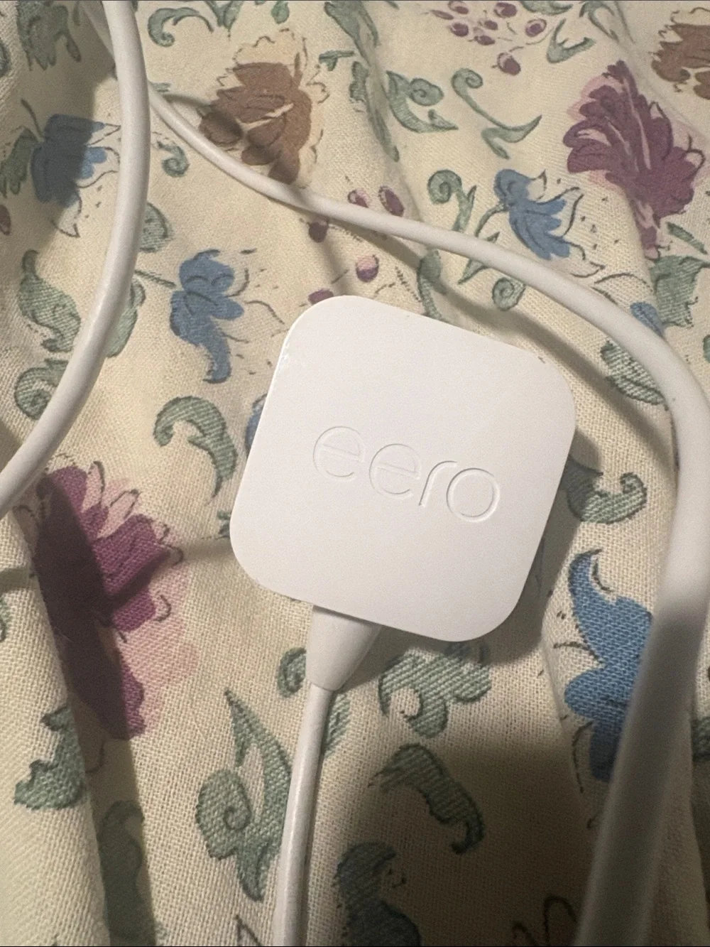 eero Wi‑Fi Beacon and Power Adapter - White - Picture 3 of 3